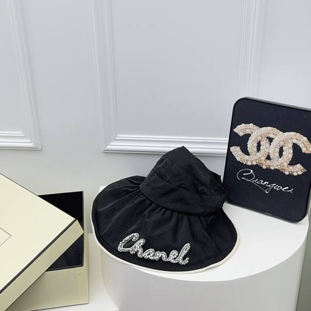 特批 Chanel 可以阻挡紫外线的空顶帽！ 高定面料很洋气噢！谁戴谁好看！ 轻松出门 收纳方便