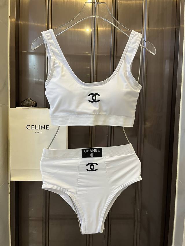特批￥ Chanel 香奈儿泳衣分体套装 ，夏天快到啦，这件泳衣太绝了，上身超a，又纯又欲非常高级，泳衣外穿太了，怎么穿怎么好看海边度假，超级出 S M L X
