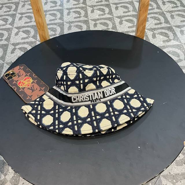 Dior迪奥新品迪奥渔夫帽，Ab机场look，质量代购版本，适合日常穿搭的一款渔夫帽