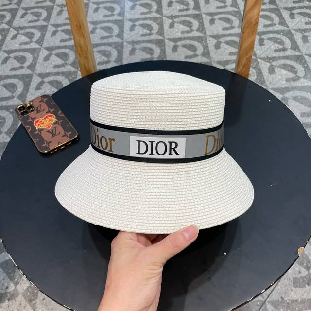 Dior迪奥2024平顶草帽，高密度制作，一顶超级有品位的草帽了~出街首选！帽型超美腻颜色妥妥，轻便携带！小仙女人手必备 - 点击图像关闭