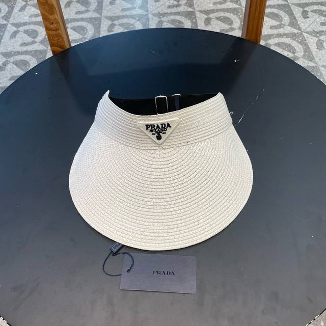 Prada 普拉达新款 大帽沿空顶帽， 一整个高级住了 今年夏季的爆款面料，轻盈舒适 高品质 - 点击图像关闭