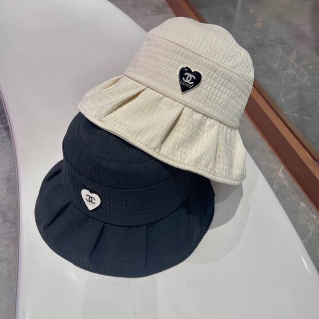 香奈儿chanel渔夫帽，最新款透气性超好，纯手工制作，细节做工特别精致，专柜品质，狠货，个性十足，传图必卖