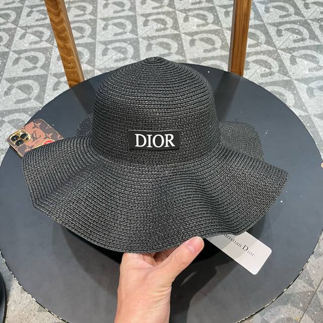 Dior迪奥 2024新款草编遮阳草帽盆帽沙滩风，简约大方，百搭单品～出街首选，新款帽型超美腻，新品上