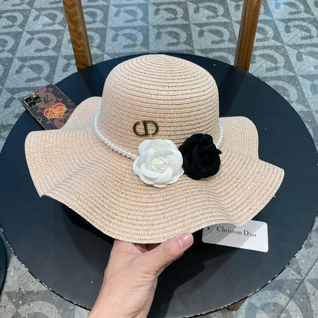 Dior迪奥 2024新款草编拼色大帽沿草帽，度假休闲必备，优雅大方的一款