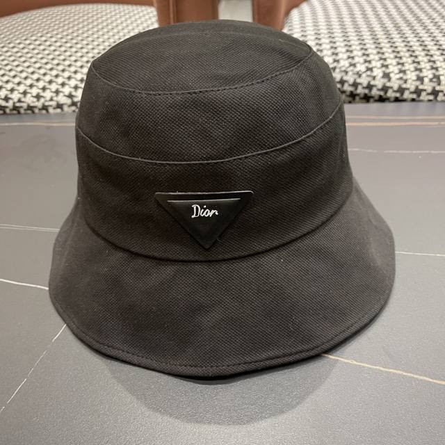 Dior 迪奥 新款渔夫帽， 蝴蝶结精致純也格调很有感觉，很酷很时尚，质量超赞