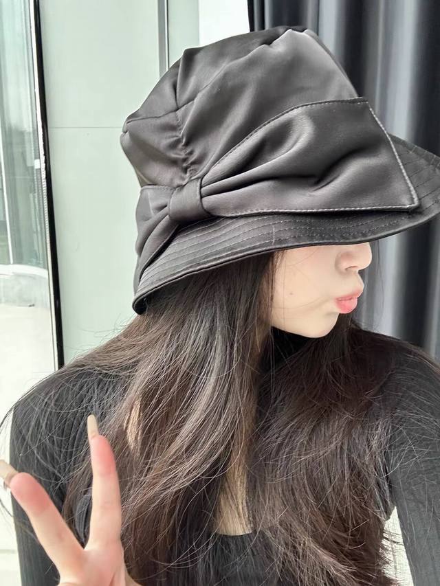 Chanel香奈儿 2024新款小香风折叠款渔夫帽，独特花瓣设计～ - 点击图像关闭