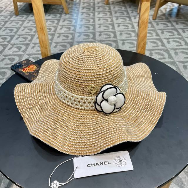 Chanel香奈儿 2024的新款山茶花草编遮阳草帽盆帽，简约大方，百搭单品～出街首选 - 点击图像关闭