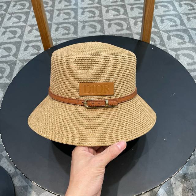 Dior迪奥新款草帽，高密度制作，一顶超级有品位的草帽了~出街首选！帽型超美腻颜色妥妥，轻便携带！小仙女人手必备 头围57Cm
