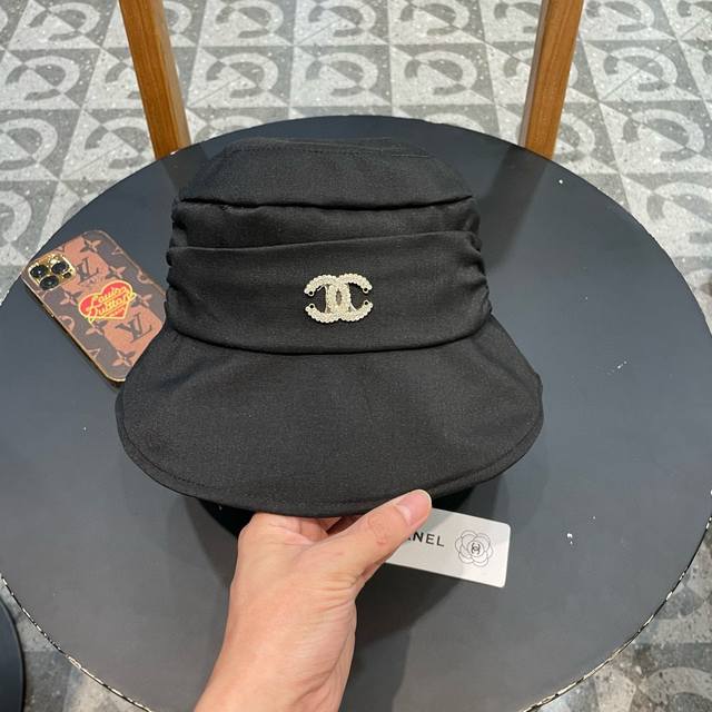 Chanel香奈儿 2024新款小香风褶皱款渔夫帽～简约大气 防晒设计，可折叠的一款