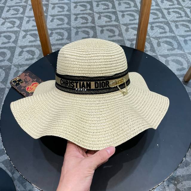 Dior迪奥新款草帽，高密度制作，一顶超级有品位的草帽了~出街首选！帽型超美腻颜色妥妥，轻便携带！小仙女人手必备 头围57Cm - 点击图像关闭