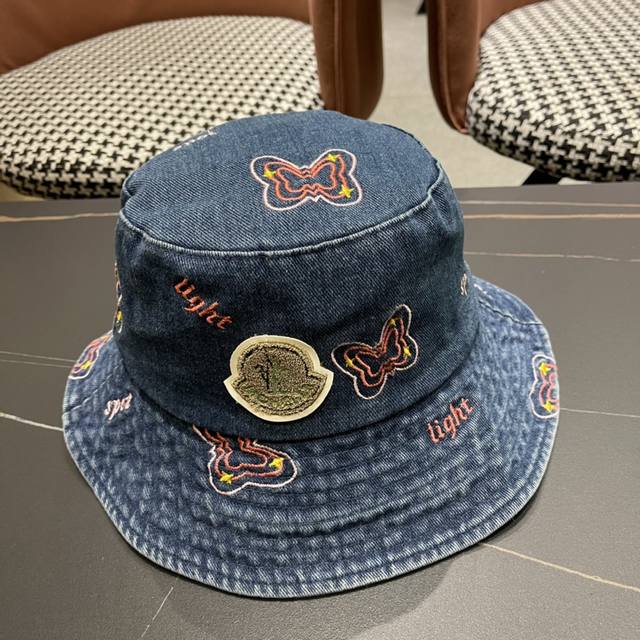 Moncler蒙口2024新款牛仔渔夫帽，经典流行款，质量超赞，
