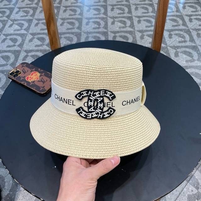 Chanel香奈儿 2024新款草桶帽编遮阳大帽檐草帽沙滩风格，简约大方，百搭单品～外出首选，新款帽型超美腻，出门必带