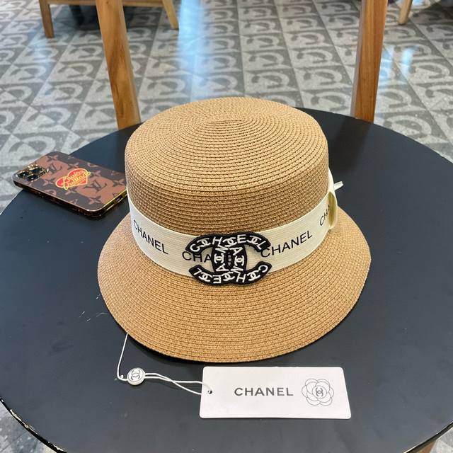Chanel香奈儿 2024新款草桶帽编遮阳大帽檐草帽沙滩风格，简约大方，百搭单品～外出首选，新款帽型超美腻，出门必带