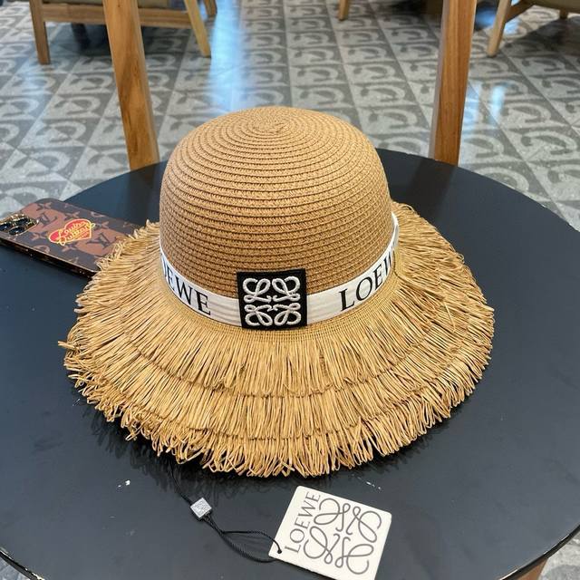 Loewe罗意威 2024新款圆顶草帽，出街必备超好搭配，赶紧入手！