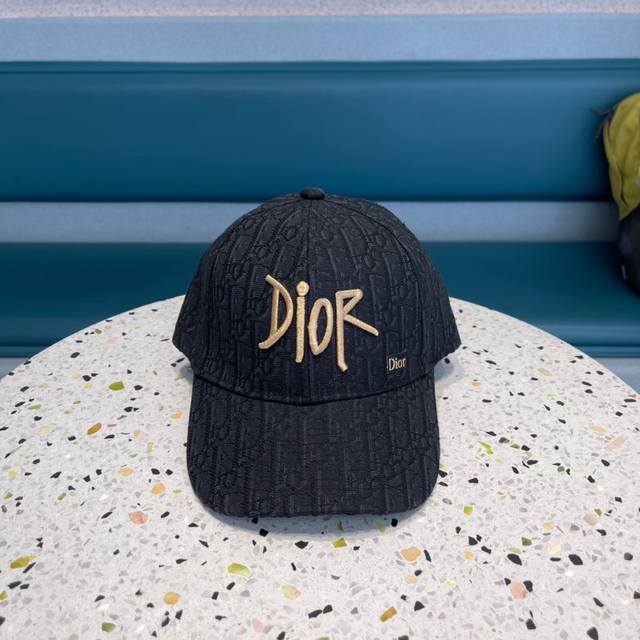 Dior迪奥棒球帽 美美哒简约大气时尚大方低调奢华防晒，时尚两不误，百搭款亲，赶紧入手吧你值得拥有！可调节大小！