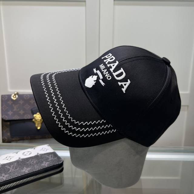 上新 普拉达 Prada 新品经典棒球帽 代购版本！时尚潮流，高端做工！非一般的品质，细节看实拍哦