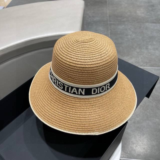 Dior迪奥 2024新款草编遮阳草帽盆帽沙滩风，简约大方，百搭单品～出街首选，新款帽型超美腻，新品上架 - 点击图像关闭